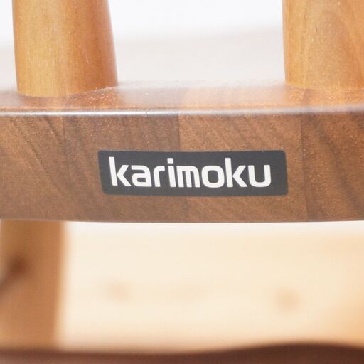 karimoku(カリモク家具)のウィンザーチェア2脚セットです。ゆったりとした背もたれとウォールナットの落ち着いた木調は、読書は食事など、リラックスした空間を作るのに一役買いそうです♪DG418
