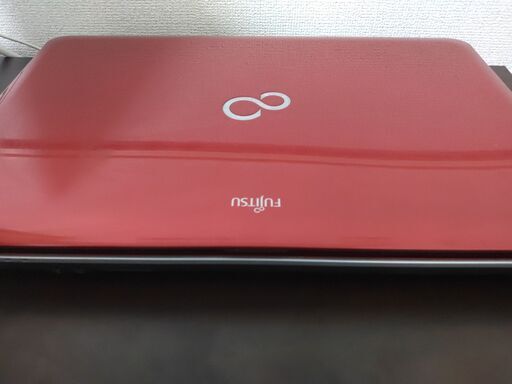 赤富士通 高速SSD メモリ4G大画面15.6インチ　カメラ内蔵　CDDVD読み書き　Wifi対応