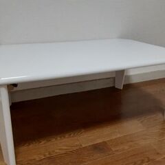 白いテーブル縦70cm横50cm高さ30cm