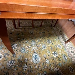 イタリア　カルガリス　伸縮　円卓になります。ダイニングテーブルセット　椅子二脚