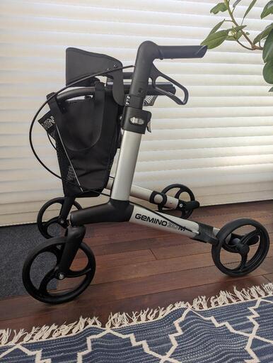 歩行器 介護用品 美品 バラマウントベッド