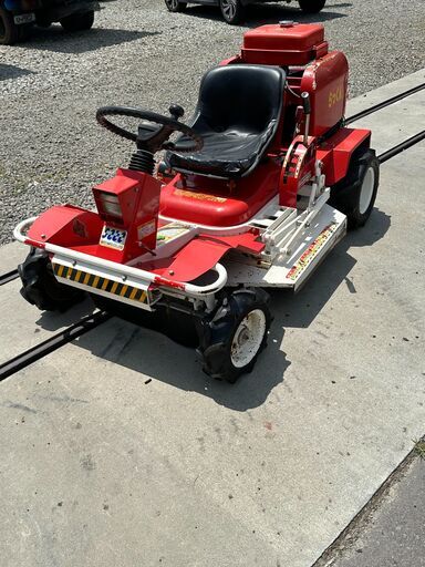乗用型草刈り機らっくん