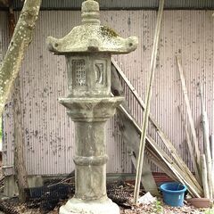 石灯篭・3メートル程ある日本庭園用石像