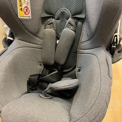 【ネット決済】【本日限り値下げしてます】新生児から使えるカーシートです