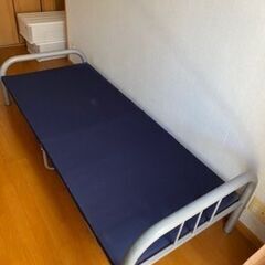 シングル ベッド☆扱いやすいパイプベッド！