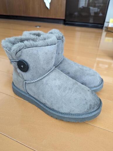 ugg　ミニ ベイリーボタン