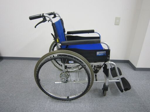 【中古】　車椅子 　MIKI　ノーパンクタイヤ　（青）