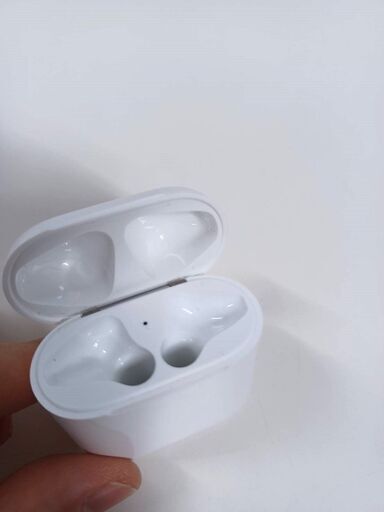 Apple AiePods 第2世代 (A1602) 充電ケースのみ！