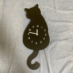 猫の時計 （シッポ振ります）