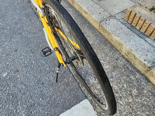 クロスバイク 700x28c 3x8変速 フレーム アルミ 黄色 配達可能