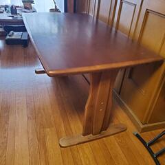 ダイニングテーブル大きいです！作業台にもどうですか？
