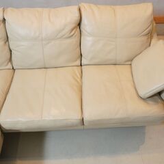 KEYUCA(ケユカ)で取り扱われていたウォージー 本革 組替えカウチソファです。クロスしたステッチがアクセントの贅沢にレザーを使用したスタイリッシュなデザイン。L字型にも組替え可能なトリプルソファ♪DG446