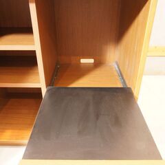 unico(ウニコ)のWICK(ウィック)シリーズのチーク材 キッチンボード Ｗ800です。ヴィンテージスタイルのレトロなデザインは北欧スタイルやブルックリンスタイルなどにおススメのカップボードです。DG447