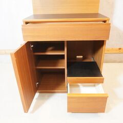 unico(ウニコ)のWICK(ウィック)シリーズのチーク材 キッチンボード Ｗ800です。ヴィンテージスタイルのレトロなデザインは北欧スタイルやブルックリンスタイルなどにおススメのカップボードです。DG447