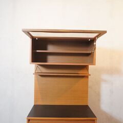 unico(ウニコ)のWICK(ウィック)シリーズのチーク材 キッチンボード Ｗ800です。ヴィンテージスタイルのレトロなデザインは北欧スタイルやブルックリンスタイルなどにおススメのカップボードです。DG447