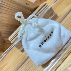 紫🟣の宝石ピアス