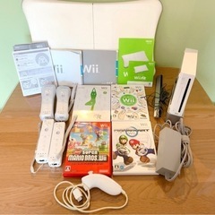 wii 本体、 Wii Fit(バランスボード付) マリオカート...