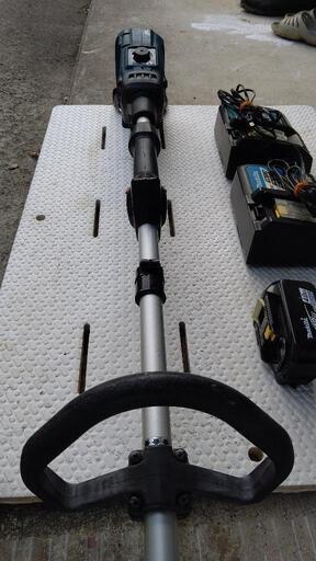 マキタ 充電式草刈機 MUR362D 18V 2直列式 充電器1個おまけ 草刈り機  