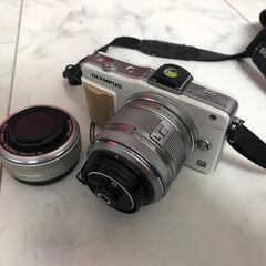OLYMPUS マイクロ一眼 PEN mini E-PM2 レンズキット ホワイト E-PM2 LKIT WHT / M.ZUIKO DIGITAL 17mm F2.8