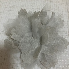 シルバー　ラメ　コサージュ　花　花柄