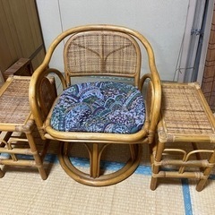 藤の回転椅子＆サイドテーブル2つ