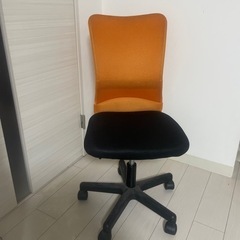 新古品オフィス椅子