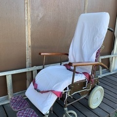 再値下げ　フルリクライニングの介護用車椅子(肘掛けが木製)