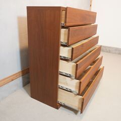 TAKANO MOKKOU(高野木工)のLECCE(レッチェ)ウォールナット材 6段ハイチェスト。シンプルなデザインが素材の魅力を引き立て、ウォールナット材は温もりのある落ち着いた印象を与える洋タンスDG503