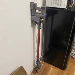 Dyson ダイソン　サイクロン掃除機　壁掛けホルダー付き