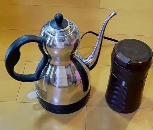 電気ケトルとコーヒーグラインダー