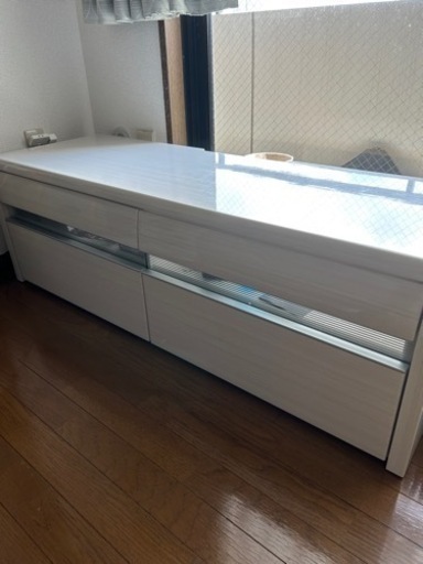 美品　テレビボード 130cm 表面ハイグロス加工　美品