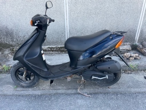 激安SUZUKIレッツ2 人気の黒新品バッテリ シート新品 バイク用