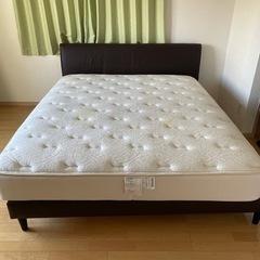 クィーンサイズのベッド