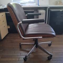 椅子1脚　革張り　西麻布　8月中　引き取りのみ