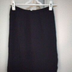 黒色のスカート