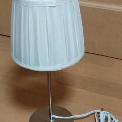 ニトリのテーブルランプ(LED電球付き)