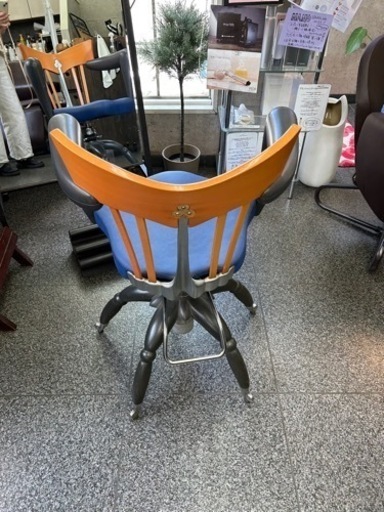 美容室のイタリア製セット椅子　昇降式