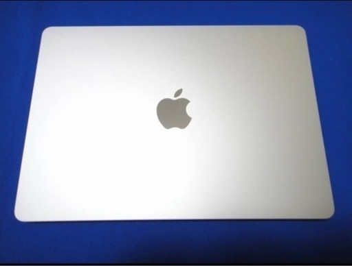アップル MacBook Air (M2, 2022) 13.6インチ MLY13J/A スターライト