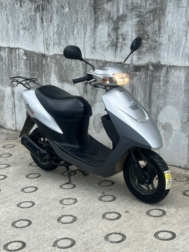 8月15日現在まだ在庫ございます❗️大人気セール‼️安心のバッテリー新品✨️フロントタイヤ新品✨️嬉しいオイル満タン補充済み2サイクルでメンテナンスが楽バイク初心者にもオススメな1台‼️レッツ2✴