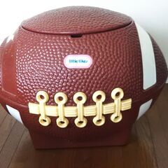フットボール型のおもちゃ箱