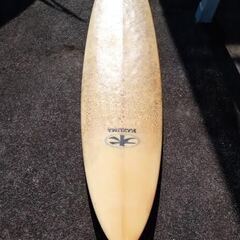 サーフボード（ミドルサイズ）トリプルフィン