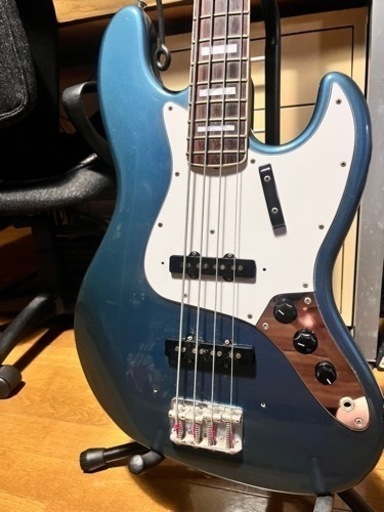 フェンダージャパン ジャズベース（専用ケース付き）