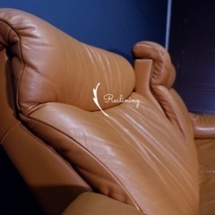 ☑️メル売約済　リクライニングカリモク高級本革キャメル3人掛けソファー推定40万前後