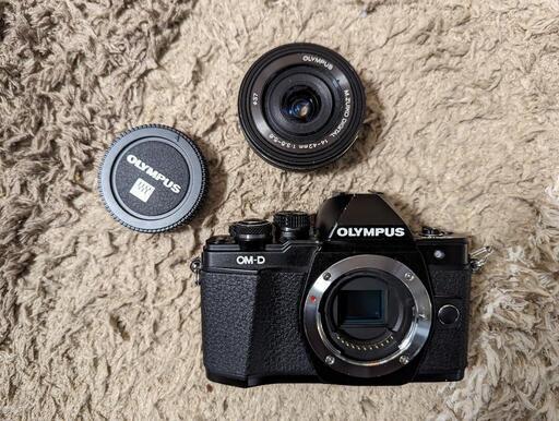 【値下げ】OLYMPUS ミラーレス一眼 OM-D E-M10 MarkII 14-42mm EZレンズキット Black