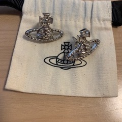 ヴィヴィアン　ピアス