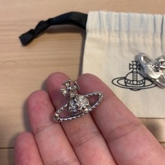 ヴィヴィアン　ピアス
