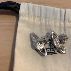 ヴィヴィアン　ピアス