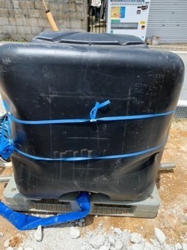 水タンク　1000l