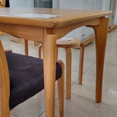 ★ジモティ割あり★ 朝日木材 ダイニングセット ライトブラウン H68.5×D75×W75 クリーニング済み TJ1604 ☆ジモティ割あり☆ 朝日木材 ダイニングセット ライトブラウン H68.5×D75×