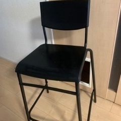 IKEA  お洒落な椅子（お話中）